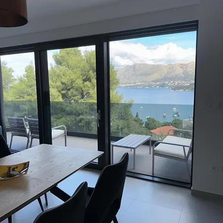 The * Cavtat